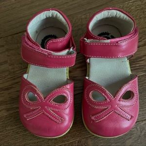 Livie & Luca toddler girl petals hot pink fuchsia petal sandals with bow size 7